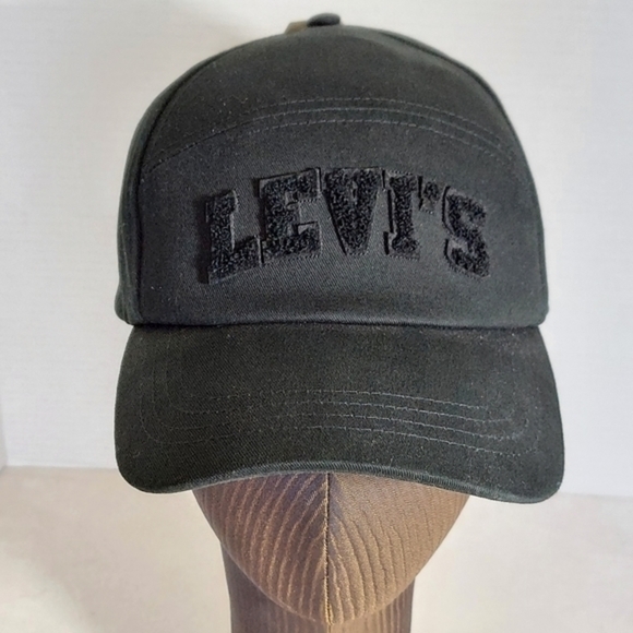 Levi's Black Snapback Baseball Cap Levi's Logo in bold letters Embroidered - Picture 2 of 10